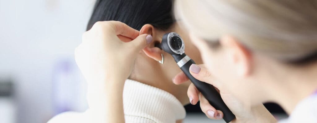 attachment-summer-holiday-ear-symptoms